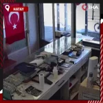 لحظه ناکامی ۳ دزد مسلح داخل یک جواهرفروشی!