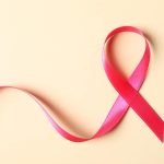 گفت‌وگویی با رئیس اداره سرطان وزارت بهداشت درباره وضعیت سرطان پستان در ایران و جهان سرطانی که از میان ۲۰ زن، گریبان یکی را می‌گیرد