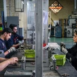 سر حقوق بگیران در برابر رشد تورم، کلاه رفته است / مردم می خواهند قدرت خریدشان بالاتر برود نه عدد دستمزدشان