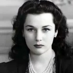 «فوزیه» در کنار دخترش «شهناز و نوه‌اش» در سوئیس، سال ۱۳۳۸