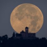 شامگاه ۱۴ آبان بزرگ‌ترین و درخشان‌ترین ابرماه سال آسمان را نقره‌ای می‌کند