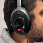 مکالمه خصوصی در اتاق‌های پر سر و صدا با یک هدفون جدید