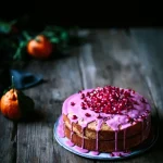 کیک انار ویژه با سس انار مخصوص؛ پیشنهاد عالی برای شب چله