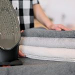 تمیز کردن کف اتو سوخته؛ روش‌های موثر برای پاک کردن سوختگی کف اتو