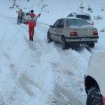 ۲۲ خودرو گرفتار در برف و کولاک در کاشان نجات یافتند؛ محور کامو مسدود شد
