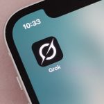 هوش مصنوعی ایلان ماسک حالا با لهجه طبیعی، فارسی صحبت می‌کند