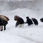 نجات ۲هزار تبعه غیرمجاز در مرز افغانستان از برف و کولاک