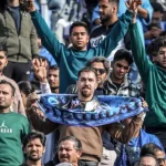 هجوم به ورودی‌های ورزشگاه اراک بعد از تکمیل ظرفیت