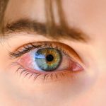 پلک‌زدن در واقع بینایی ما را تقویت می‌کند